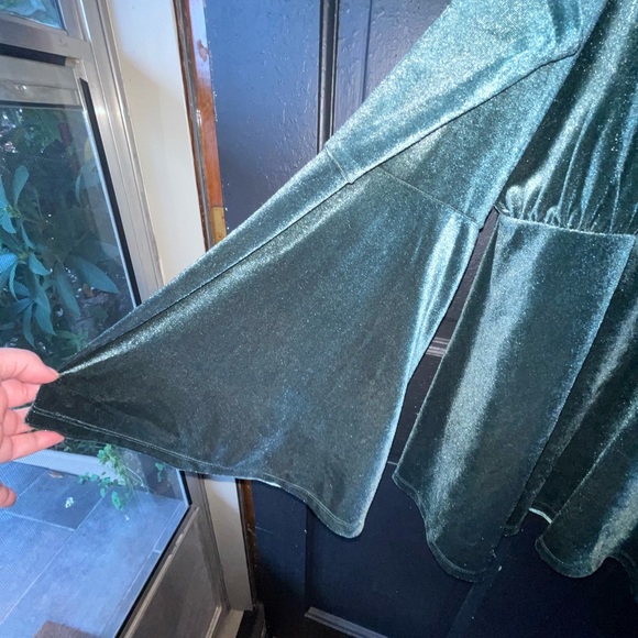 Torrid Emerald Green Velvet Blouse ~ 2x - Picture 9 of 10